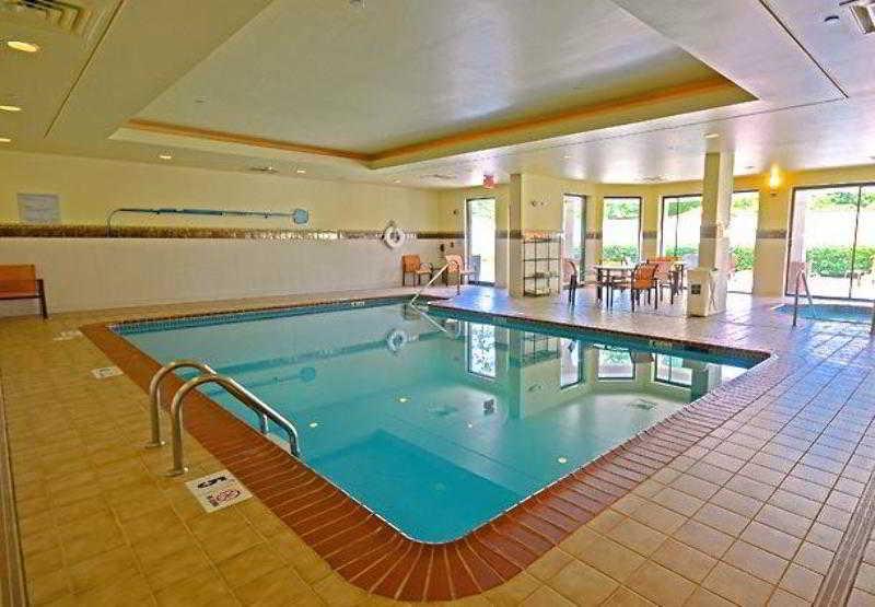 Courtyard Yorktown Hotel 3*